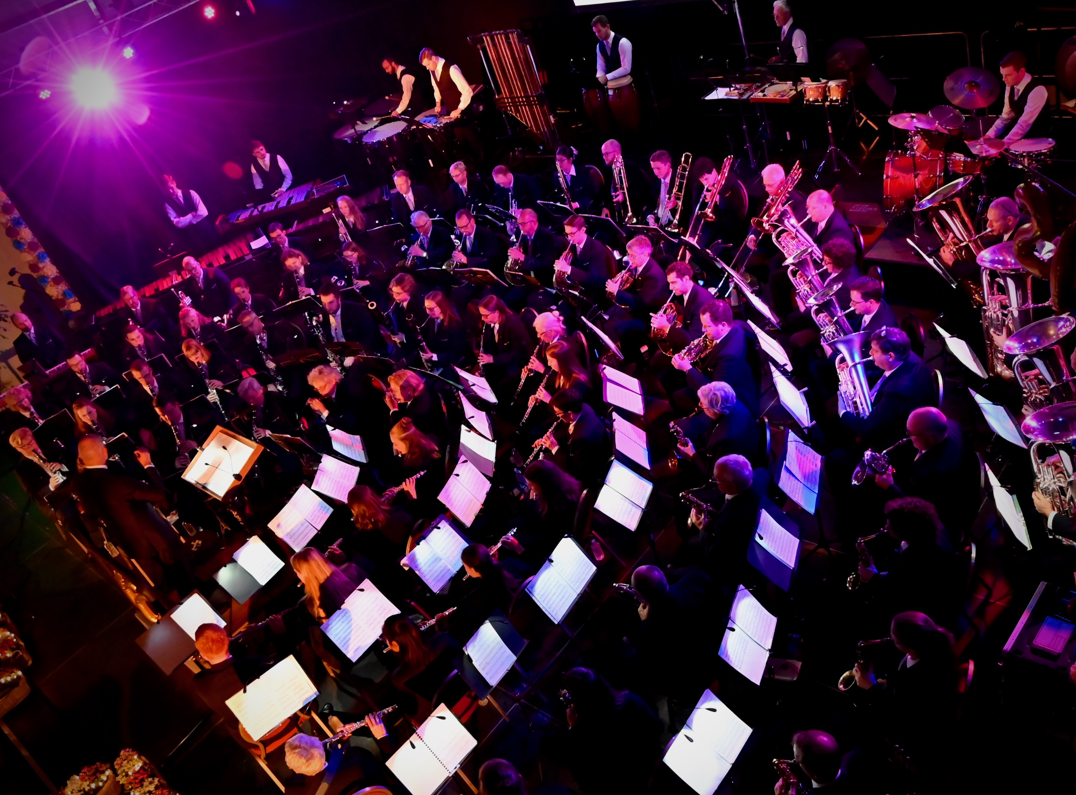 Meziek in Bronsgreun, Geel en Roàd